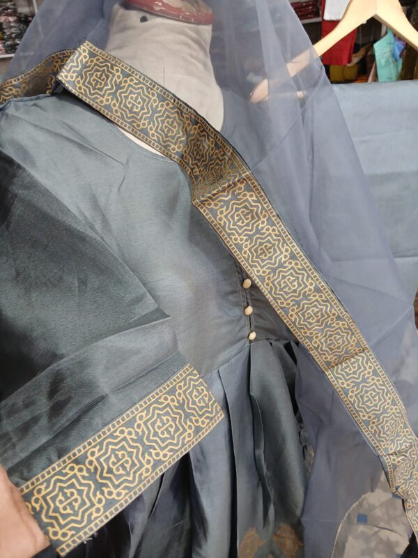 Elegant Maxi 3-Piece Suit – Premium Quality at an Affordable Price - Image 9