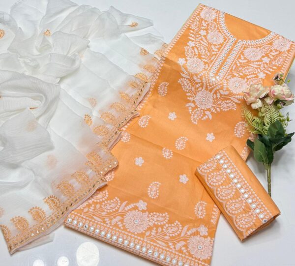 New Arrival 2025: Elegant Lawn Cotton 3-Piece Embroidered Dress Set - Image 3