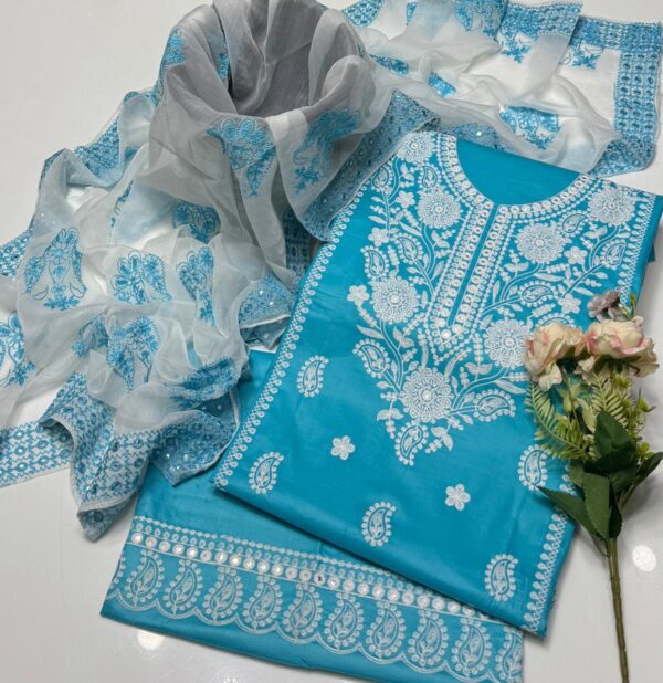 New Arrival 2025: Elegant Lawn Cotton 3-Piece Embroidered Dress Set - Image 2