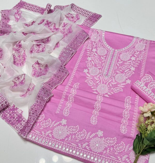 New Arrival 2025: Elegant Lawn Cotton 3-Piece Embroidered Dress Set - Image 4