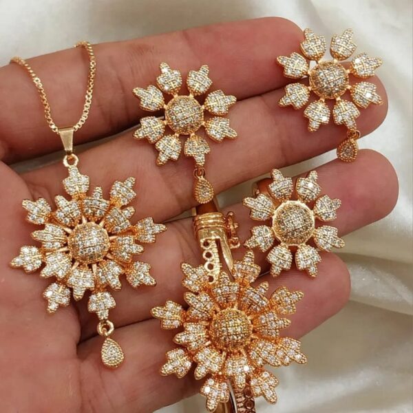 Chic Gold-Plated Locket Set from China – Sophistication for Less - Image 3