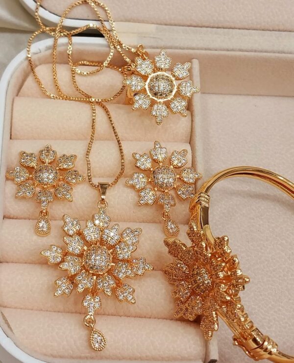 Chic Gold-Plated Locket Set from China – Sophistication for Less - Image 5