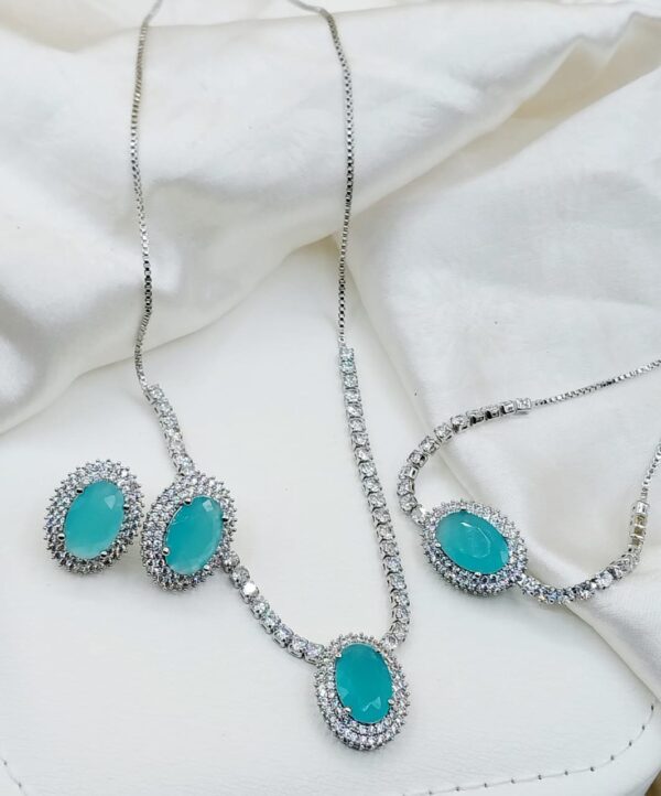 Elegant China Gold-Plated Locket Set – Timeless Charm at an Unbeatable Price - Image 12