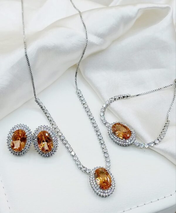Elegant China Gold-Plated Locket Set – Timeless Charm at an Unbeatable Price - Image 4