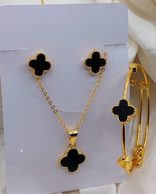 Elegant China Gold-Plated Locket Set – Timeless Beauty at Rs 750 - Image 6