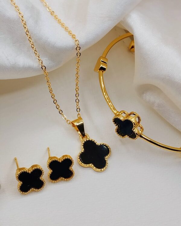 Elegant China Gold-Plated Locket Set – Timeless Beauty at Rs 750 - Image 3