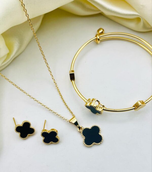Elegant China Gold-Plated Locket Set – Timeless Beauty at Rs 750
