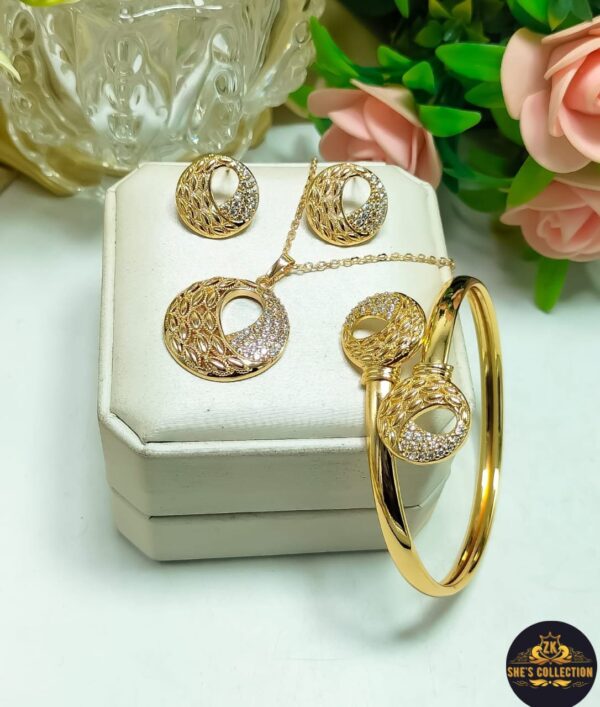 Elegant China Gold-Plated Zarqoon Locket Set with Matching Bangle - Image 2