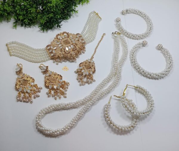 Radiate Royalty – Golden Farshi Kundan Choker & Pearl Mala Set