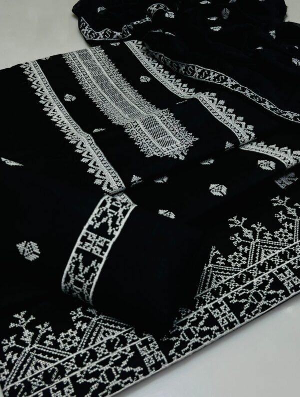Back in Style – Traditional Embroidered 3-Piece Suit from the Summer 2025 Collection