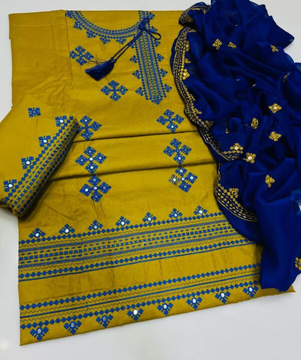 Elegant Lawn 3-Piece Embroidered Suit – A Must-Have This Season