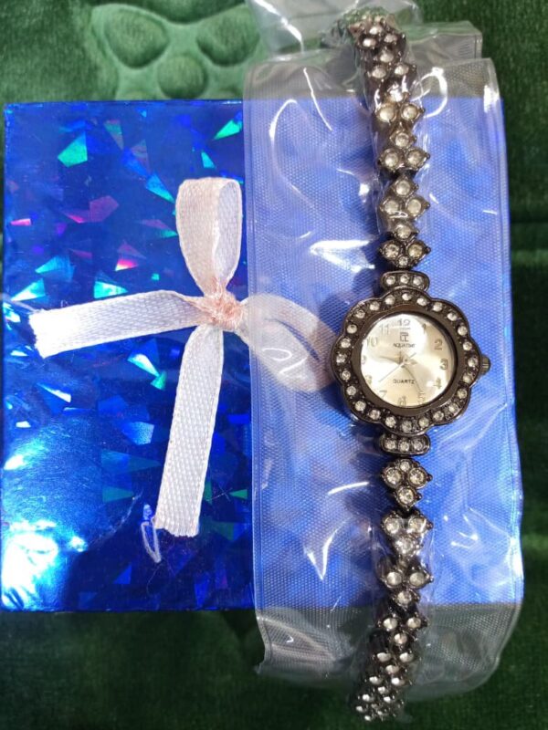 Elegant Ladies Watch with Stylish Gift Box – Affordable Luxury at 800 - Image 3