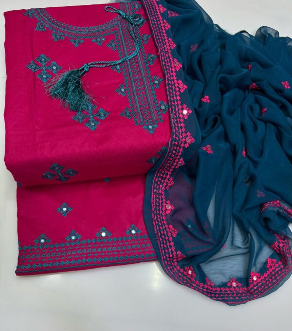 Elegant Lawn 3-Piece Embroidered Suit – A Must-Have This Season - Image 4