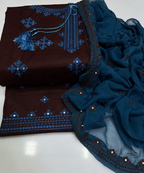 Elegant Lawn 3-Piece Embroidered Suit – A Must-Have This Season - Image 2