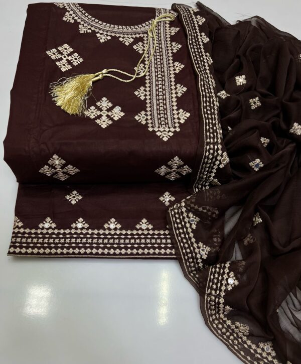 Elegant Lawn 3-Piece Embroidered Suit – A Must-Have This Season - Image 5