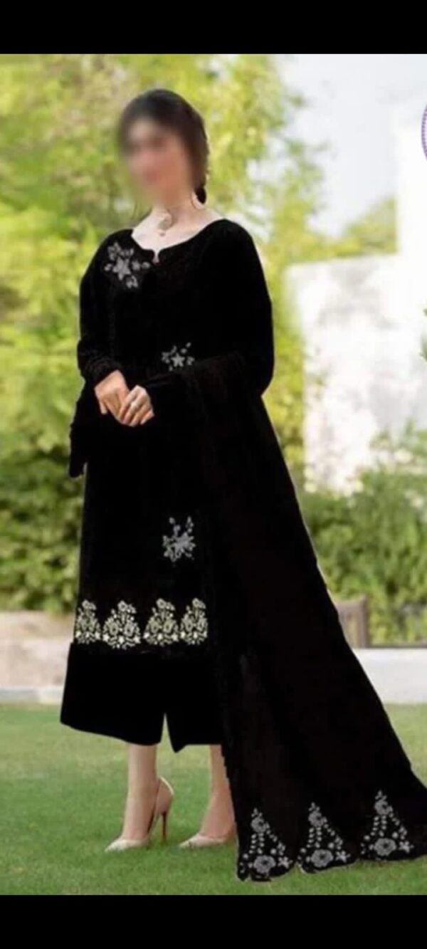 Zarqash Chicken Kari – Elegant Cotton Suit with Embroidered Front & Chiffon Dupatta